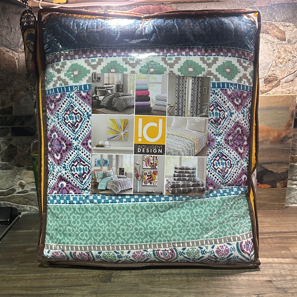 Intelligent Design Multicolor Comforter